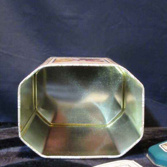 Victorian Collection Collectible Santa Card Tin (empty) - Picture 6 of 10